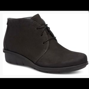Dansko Joy Ankle Bootie Women’s size 40, US 9.5-10